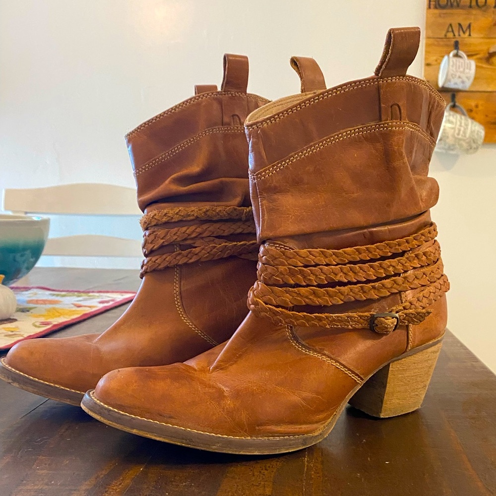 Dingo Twisted Sister Boots, Size 10